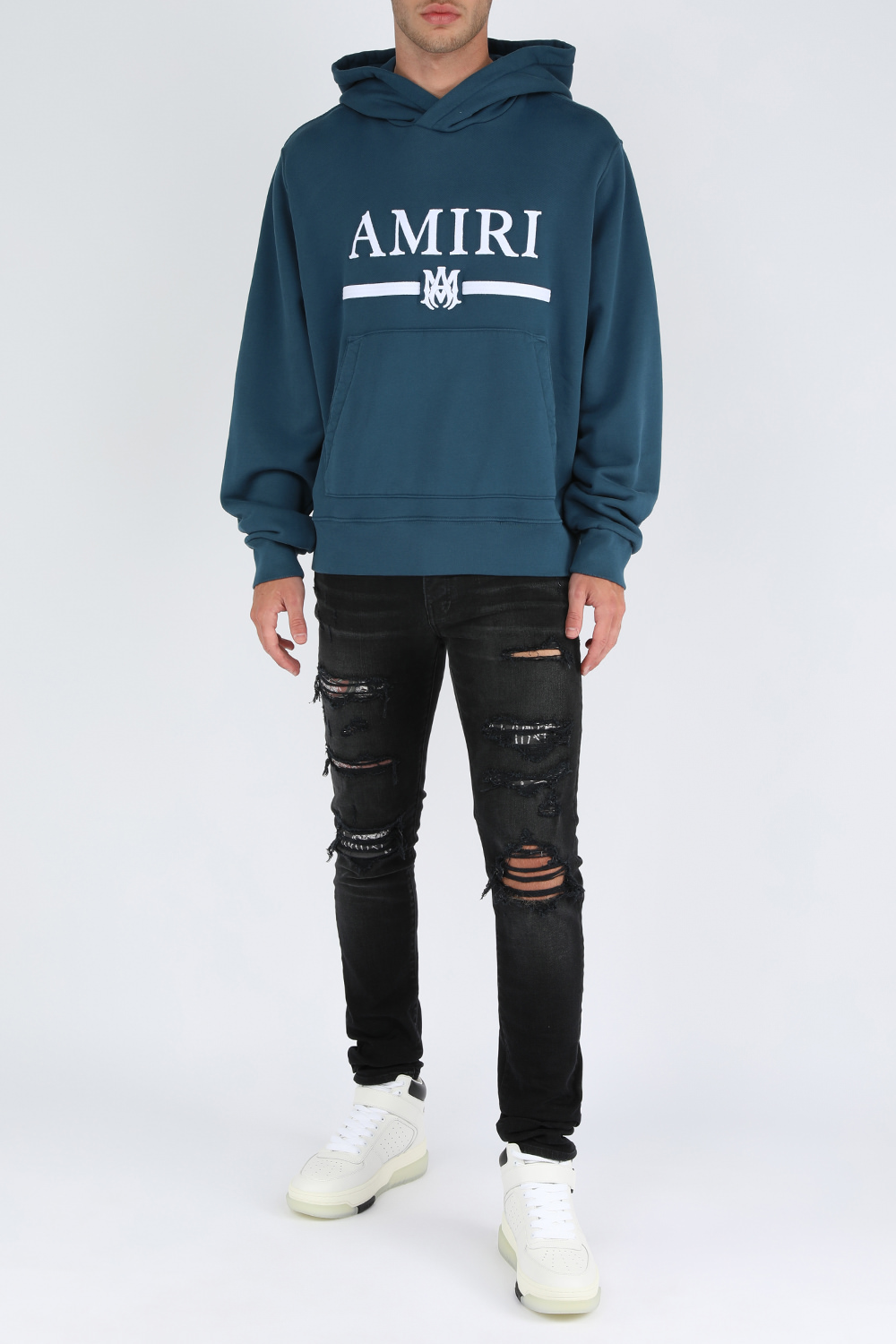 מכנסי סקיני ג'ינס שחורים עם קרעים